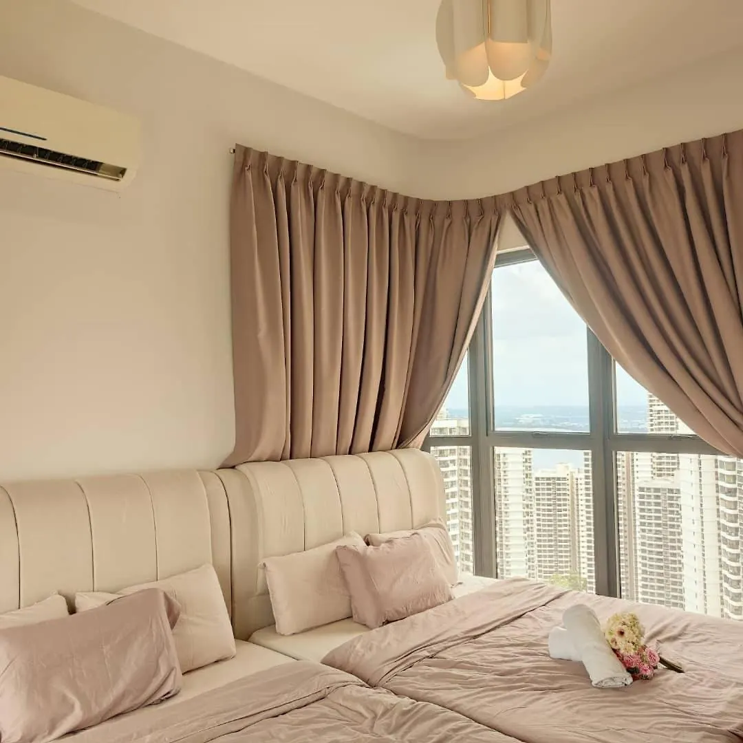 Apartman 金海湾@Dangabay Yi Jia Homestay3房2厕顶楼豪华版4-12人适合家庭入住 Johor Bahru